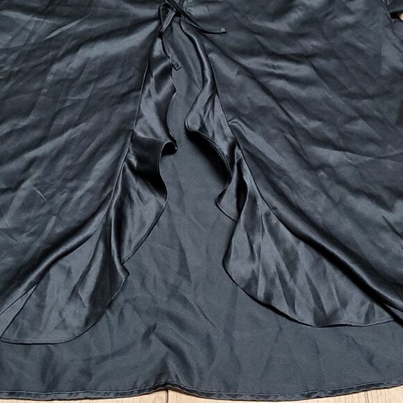 VICTORIA'S SECRET DISNEY "SYDNEY" BLACK SATIN ROBE - NEW - Picture 7 of 8